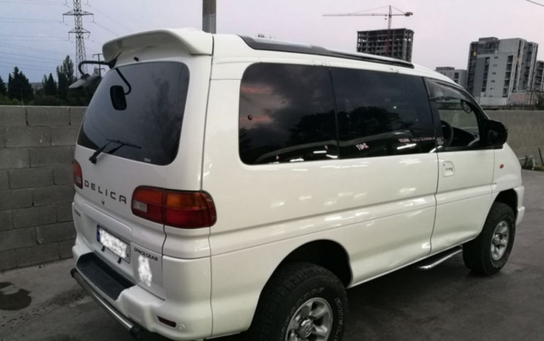 2002 MITSUBISHI Delica