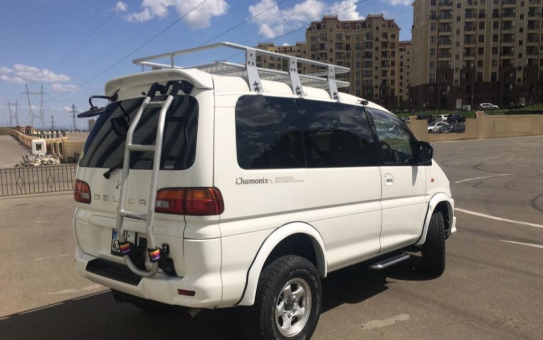 2003 MITSUBISHI Delica