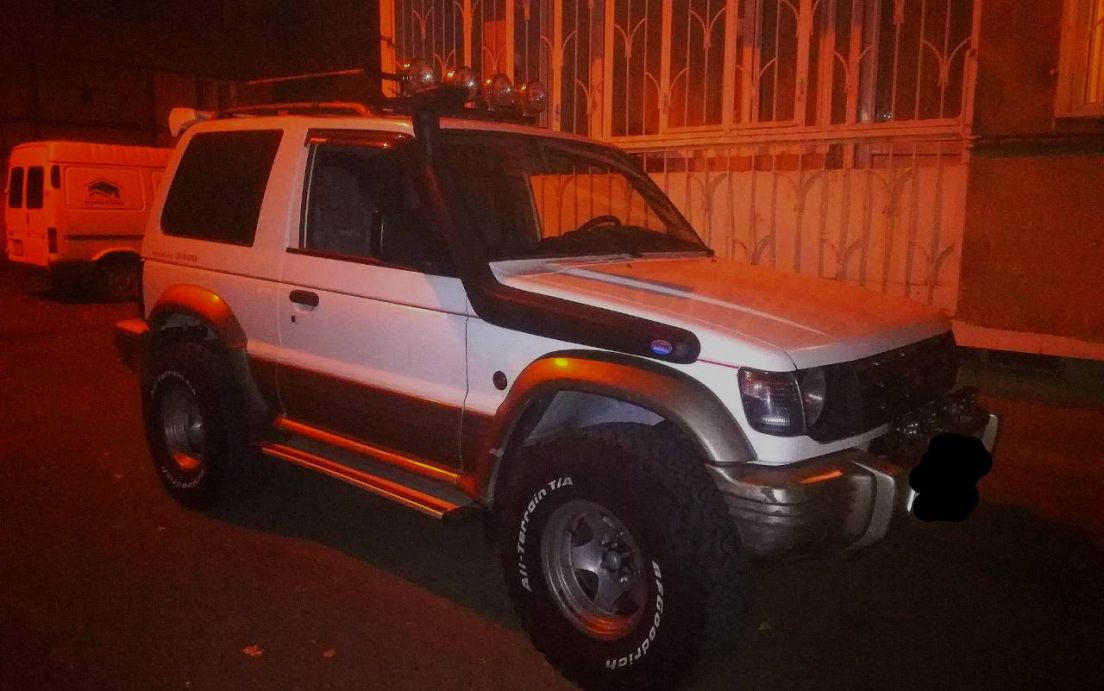 2003 MITSUBISHI Pajero