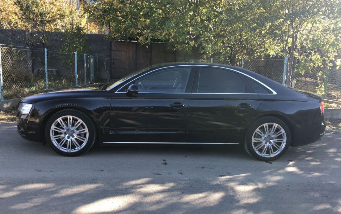 2010 AUDI A8