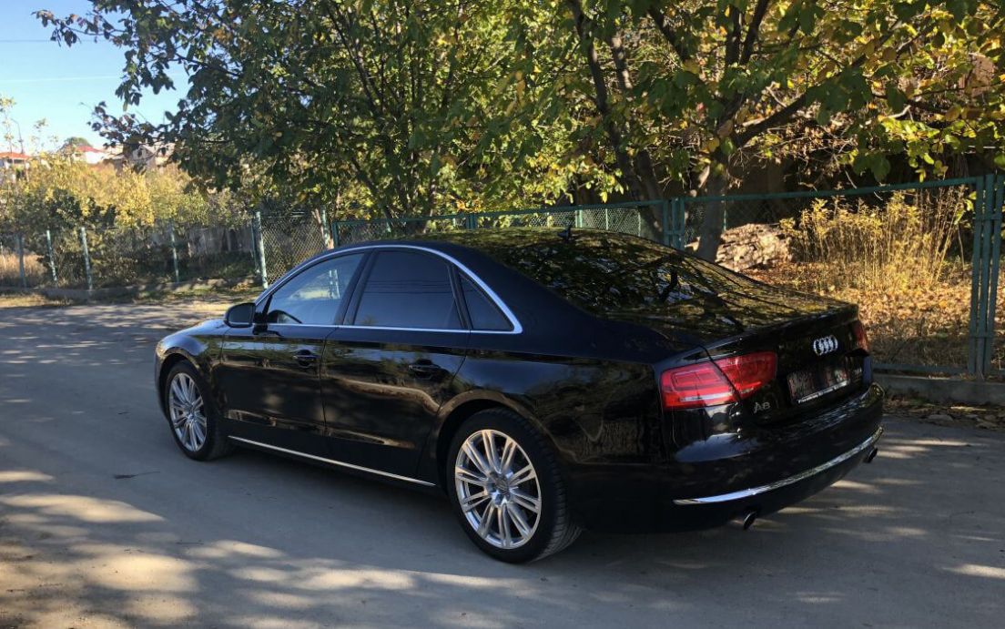 2010 AUDI A8