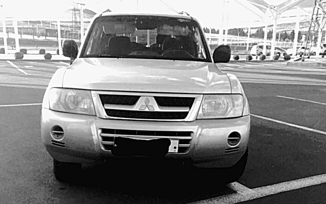 2004 MITSUBISHI Pajero