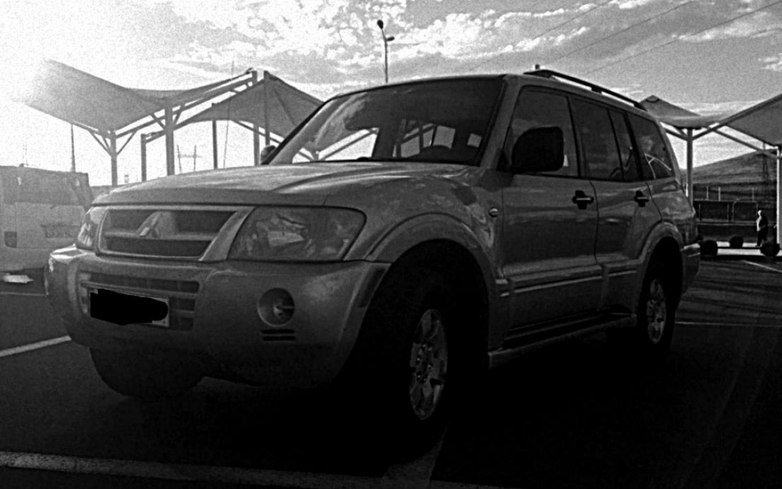 2004 MITSUBISHI Pajero